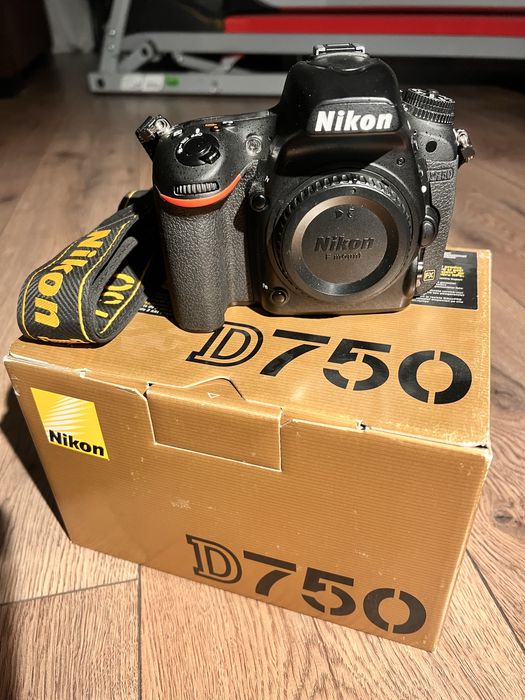 Nikon D750 FX Full Frame | doar 32.000 cadre | impecabil + CADOU