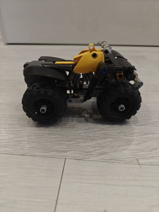 Vând mașini Lego