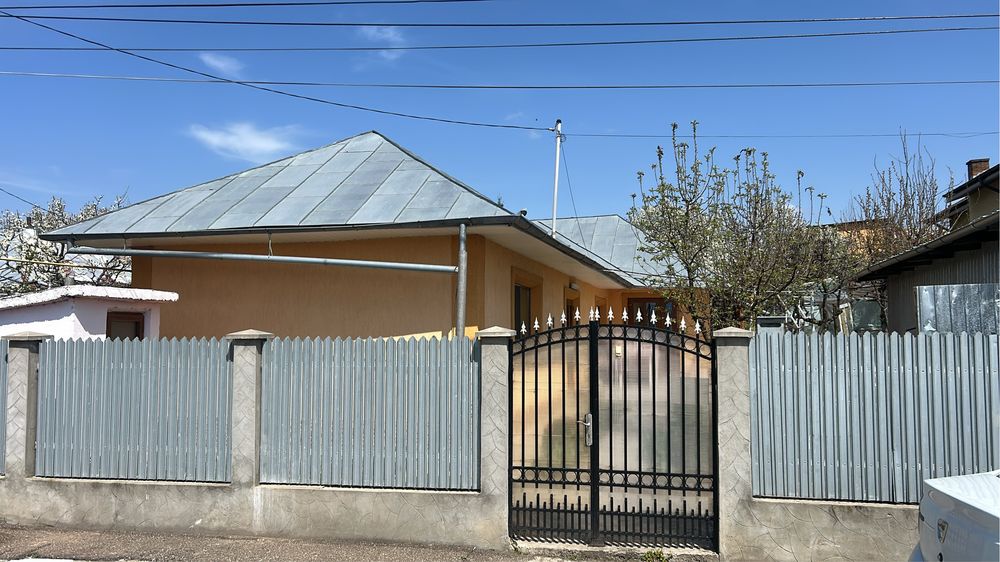 Casa de vanzare Husi