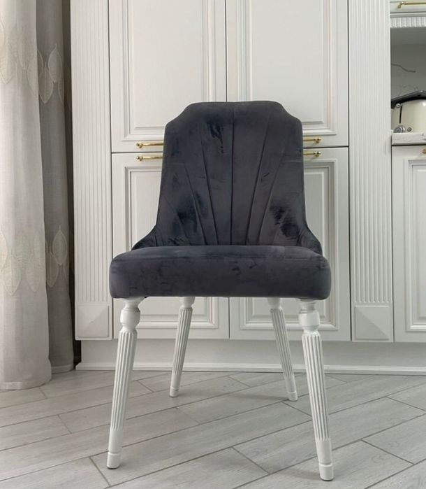 Стол и 6 стульев продам