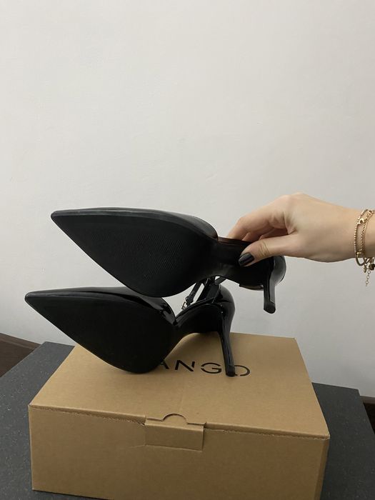 Pantofi Mango negri de lac