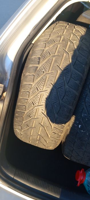 Vând cauciucuri 225 50 17