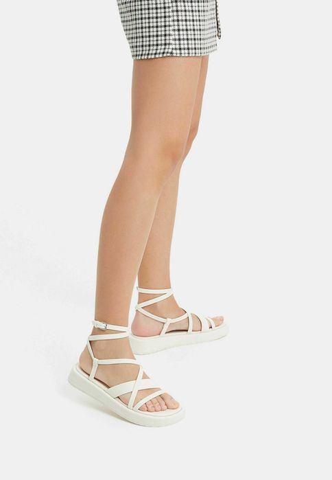 Сандали Bershka, кремави, 37 размер