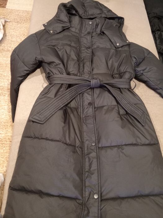 Зимняя куртка очень теплая.