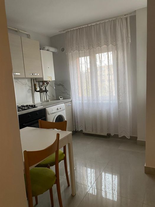 Inchiriez garsoniera decomandata