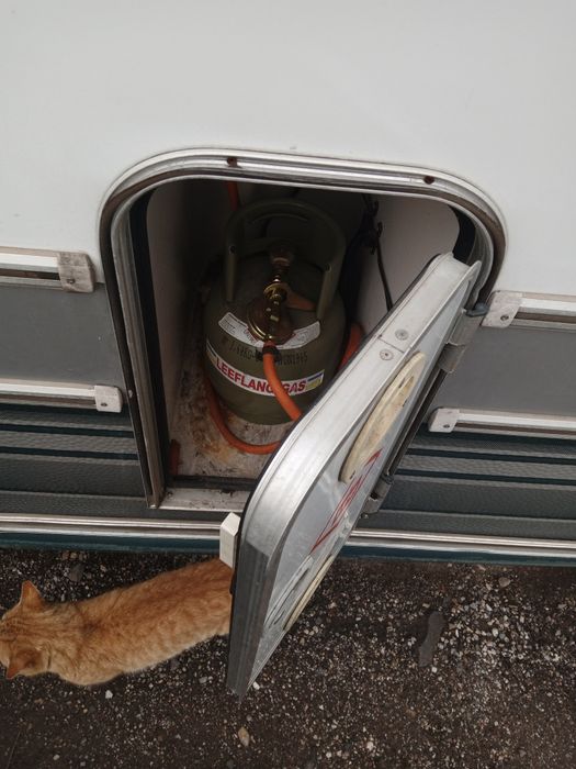 Продавам английска двуосна каравана AVONDALE Land Ranger 6,5