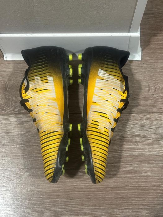 Ghete de fotbal nike mercurial