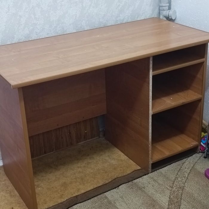 Продам стол офисный