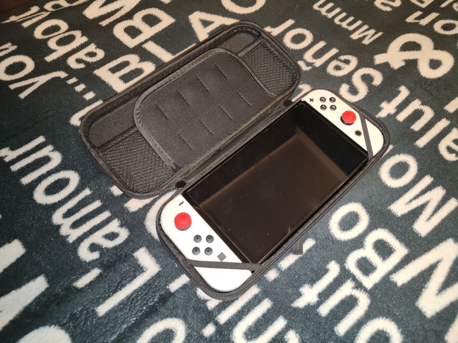 Продам Nintendo switch oled +256 гб карта памяти.