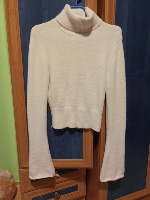 Дамски пуловер с поло яка в бежов цвят