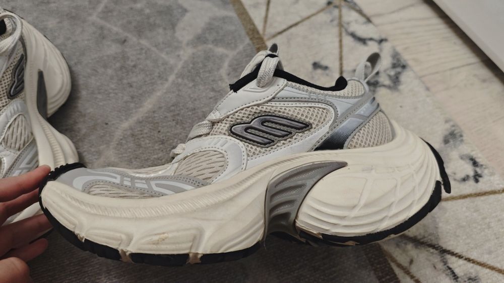 Balenciaga 10 xl