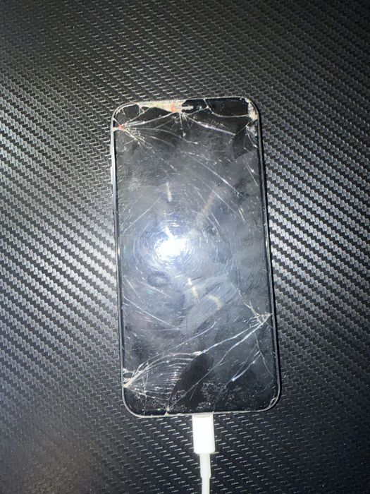 Продам битый 10 айфон (рабочий)