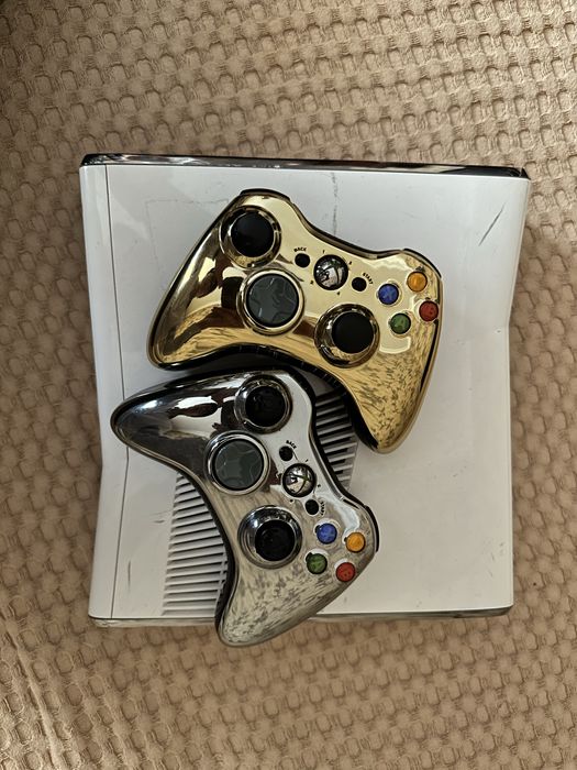 Продается игровая консоль Xbox 360 прошитый