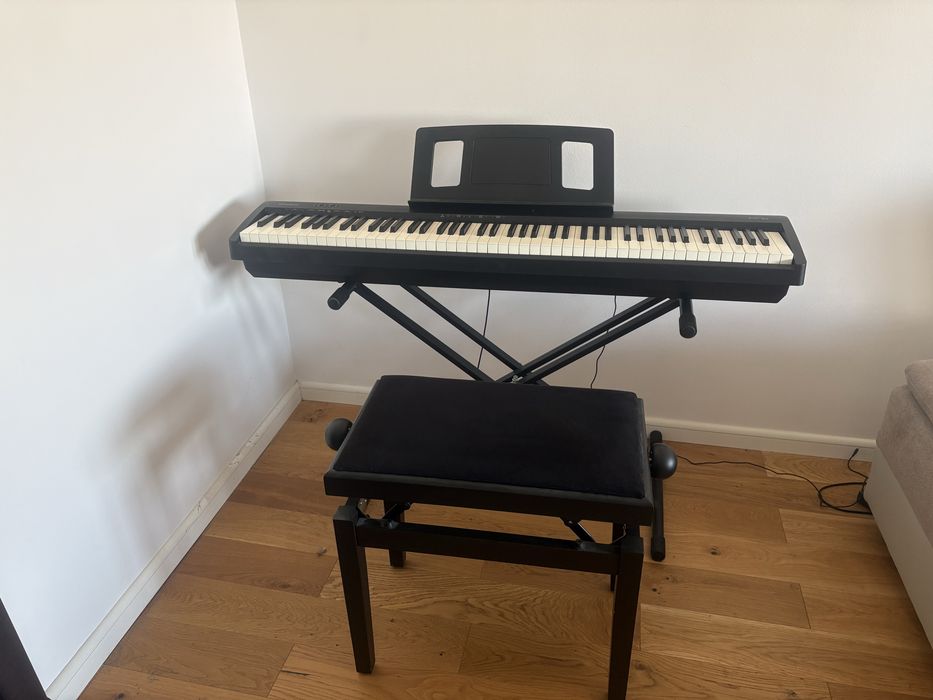 Pian electric Roland  FP-10 +scaun ajustabil(Thomann KB-15BM )+suport