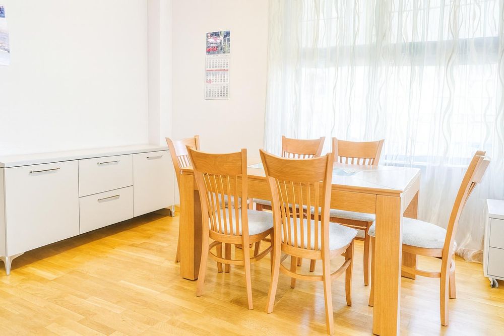 Дава се под наем Тристаен апартамент в Пловдив, Кършияка - 105 кв.м за 800 € - Снимка #2