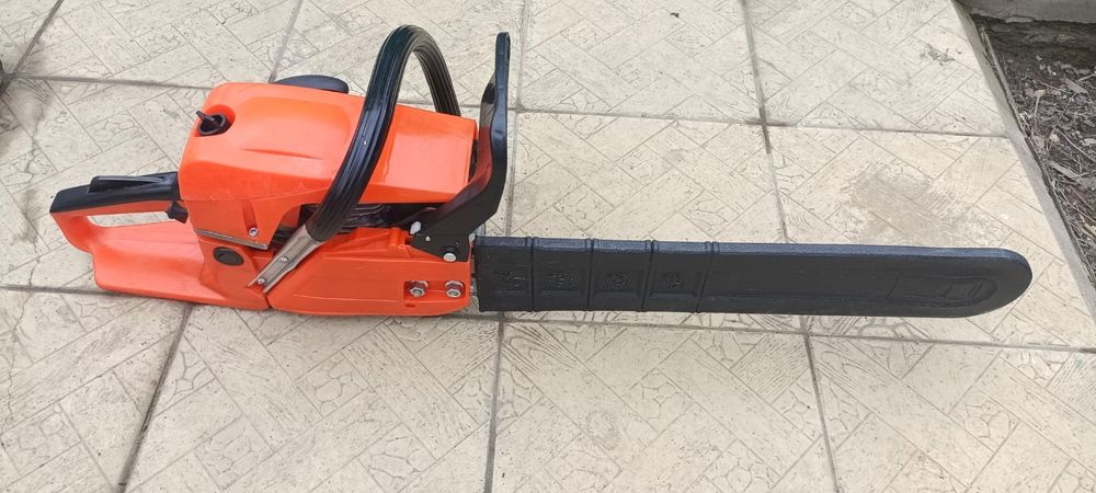 Продам новую бензопилу