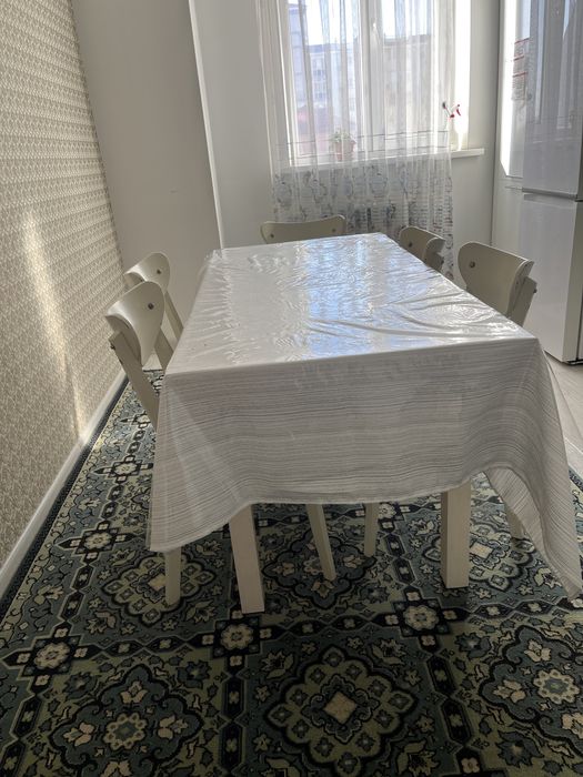 Продается стол со стульями