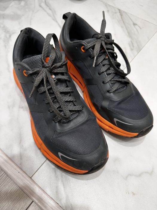 Продам кроссовки