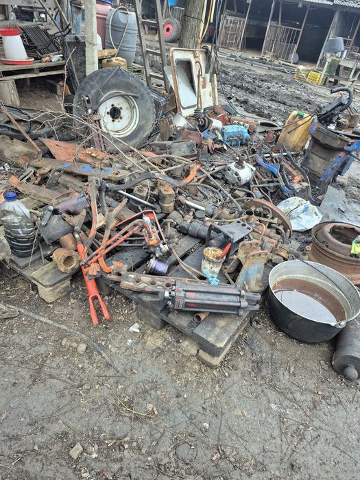 Vând piese tractor u 650