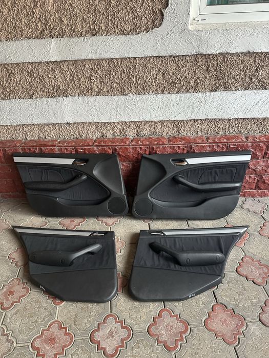 Продам комплект дверные карты на Бмв Е46 привозные