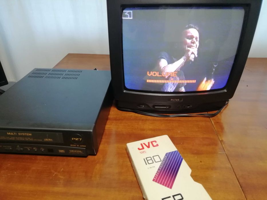 телевизор Altus , работещ