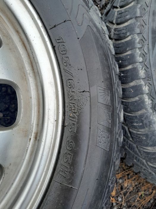 Vand 2 seturi de jante cu cauciucuri 500 lei setul