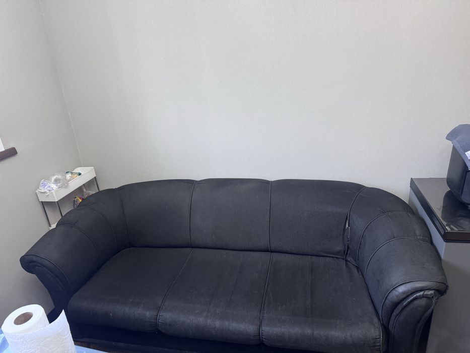 Диван черный б/у