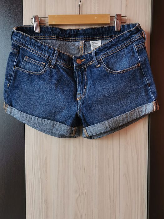 Сет от къси дънкови панталонки и флорален топ