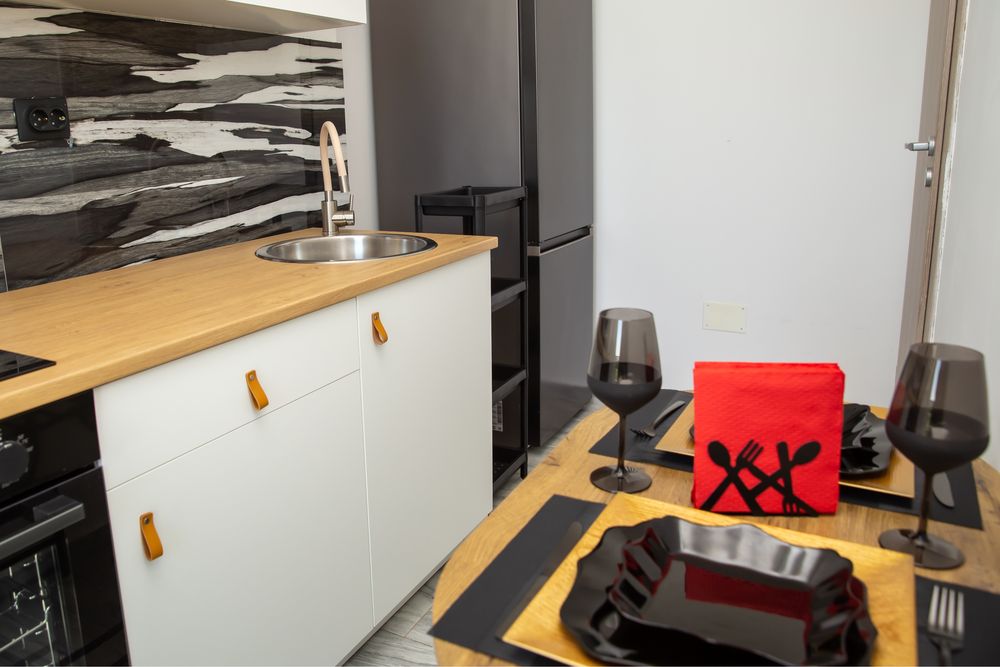 Garsoniera moderna -prima inchiriere langa Luxury Motors