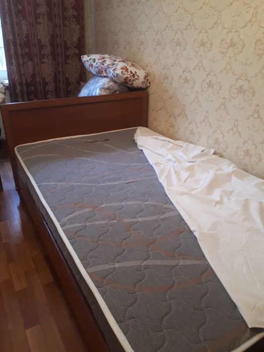 кровать с матрасом