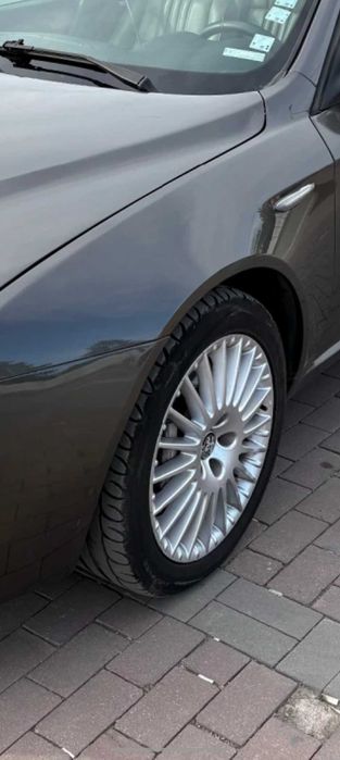 Джанти със гуми 17" гуми в много добро състояние, вижда се на снимките