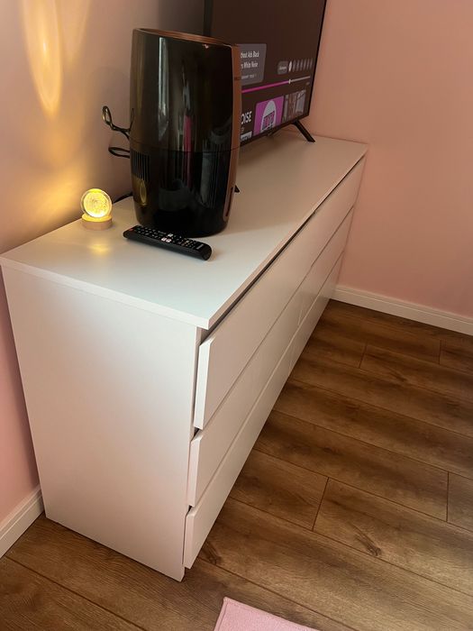 Скрин с 6 чекмеджета, бял цвят