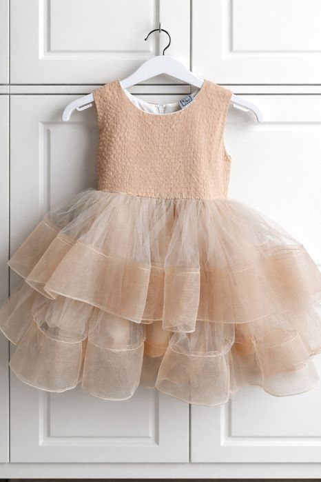Нарядное платье на девочку