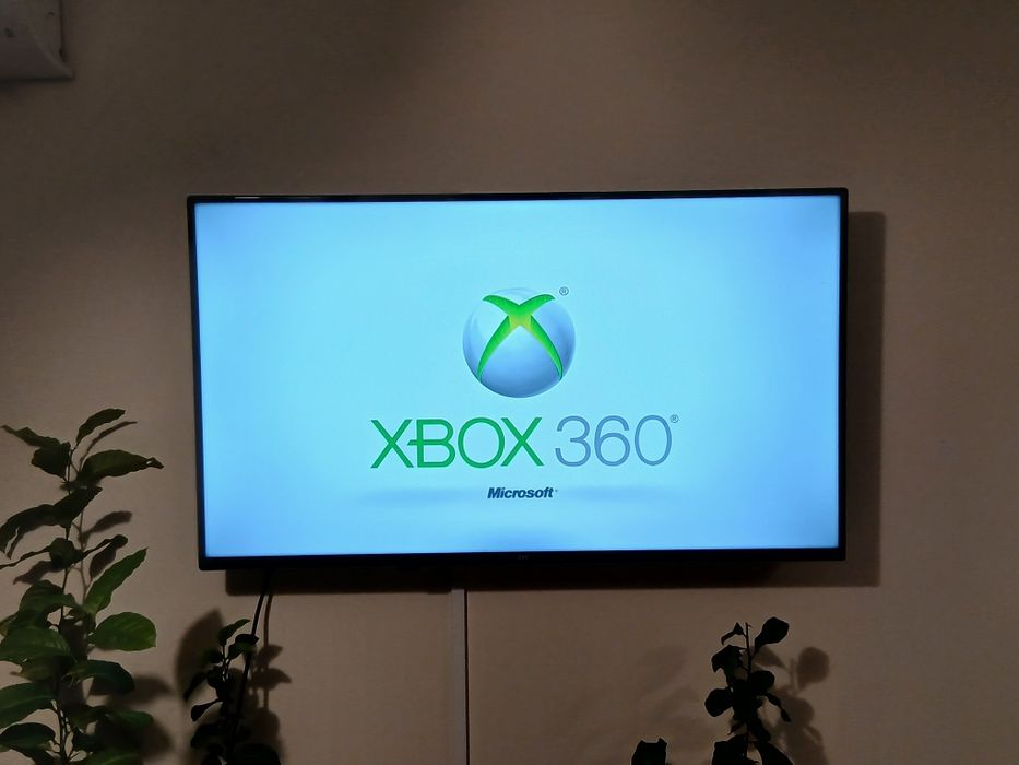 Xbox360 конзола+контролер и игри