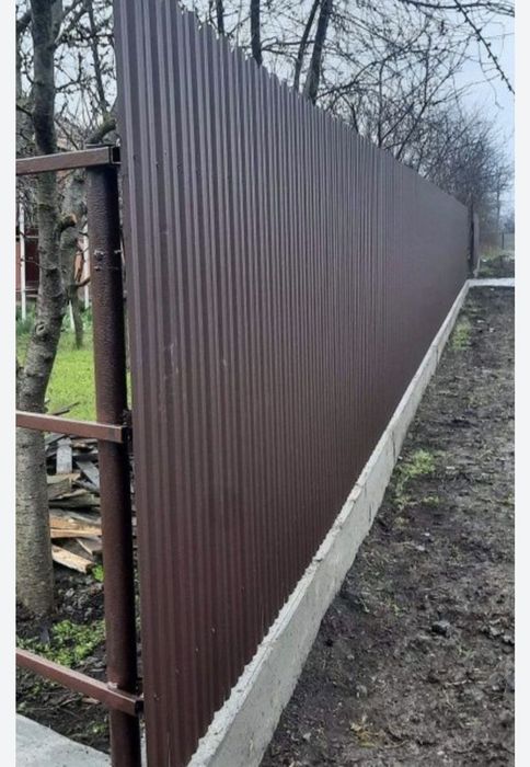Garduri si porti din sipca metalica, panou stil jaluzele, tabla cutata, plasa bordurata, fier forjat, BCA si alte modele disponibile