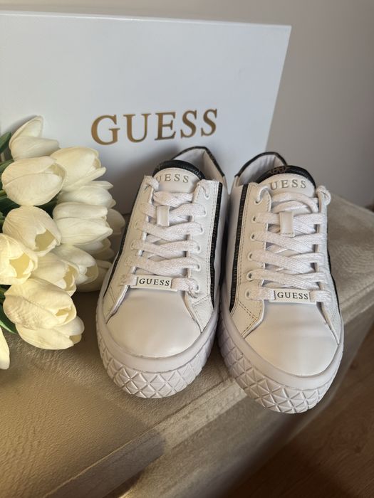 Бели обувки Guess, р-р 39