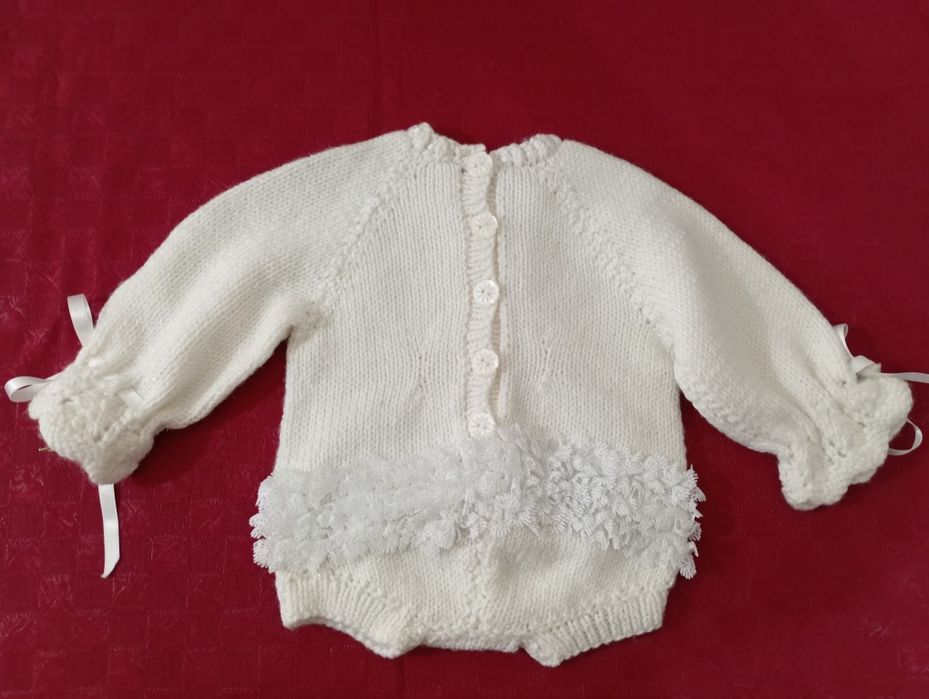 Новый вязаный боди для девочки