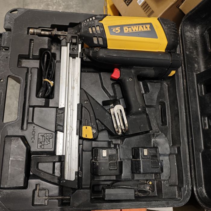 DeWalt C5 пистолет за пирони в метал, бетон  , гипсокартон сухо строителство