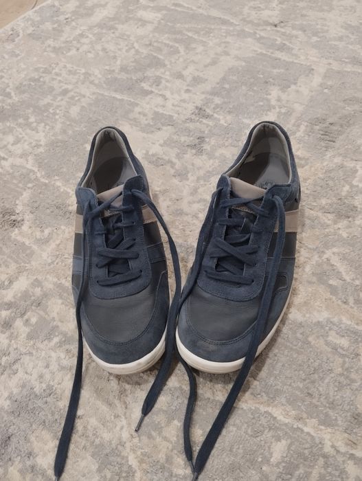 Продам кроссовки