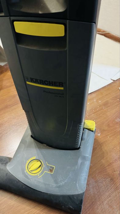 Щеточный пылесос Karcher CV 38/2