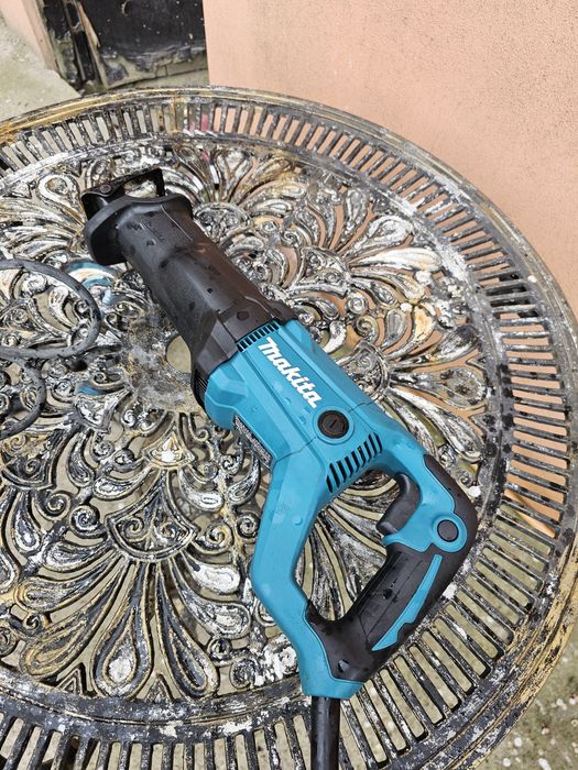 Fierăstrău makita JR3051T