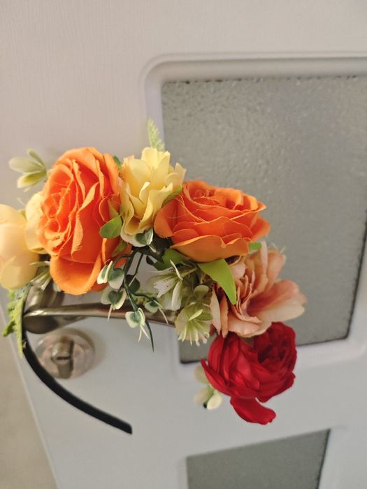 Венец за глава от изкуствени цветя