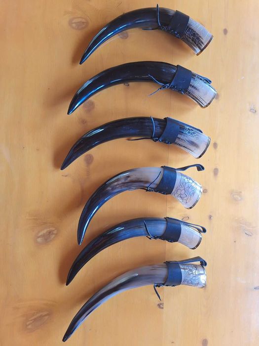 Викингски рог с кожен кобур, античен рог за пиене