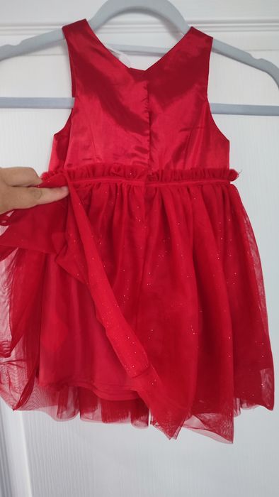 Червена рокля за момиче