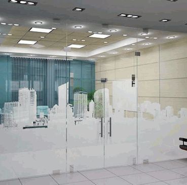 Стеклянние закалённое дверы и витражи для офисов и разных зданиях!