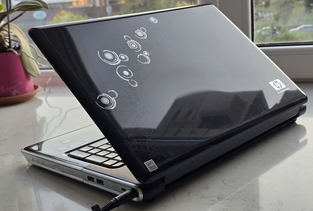HP Pavilion dv7-2220eq
HP Pavilion dv7-2220eq