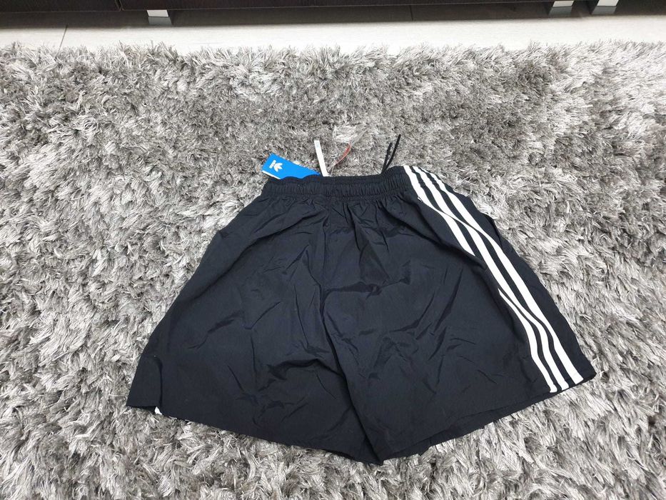 Pantaloni scurti adidas, marimea XS