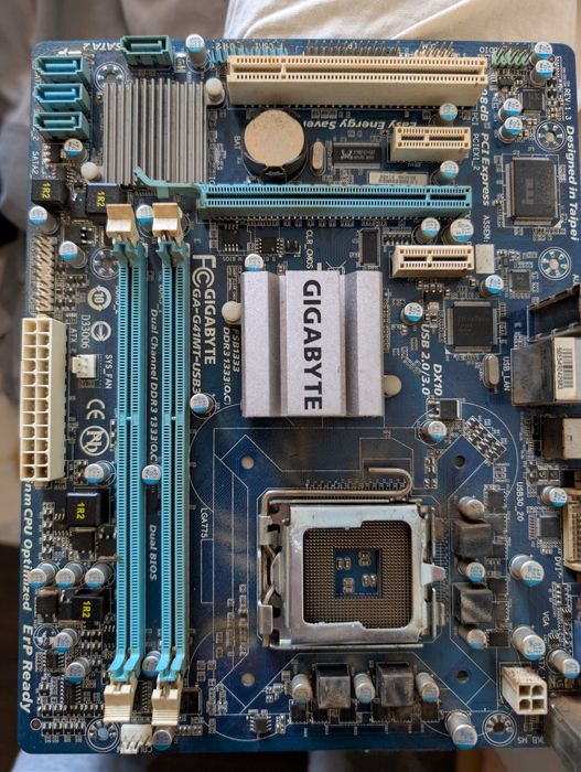 Placa de baza gigabyte plus procesor Intel quad core