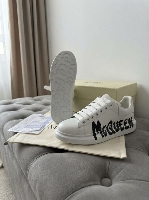 Adidasi Alexander Mcqueen Alb Graffiti