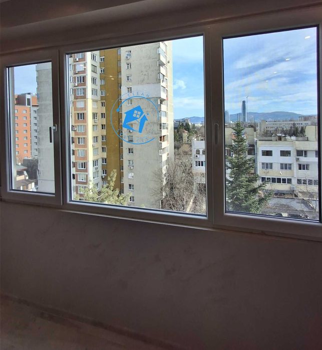 Измиване на прозорци и витрини